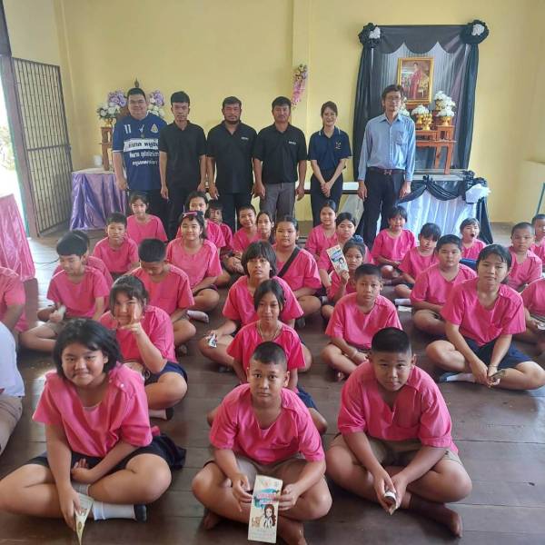 สำนักงานปศุสัตว์อำเภอโพธิ์ทองร่วมกับองค์การบริหารส่วนตำบลหนองแม่ไก่ ให้ความรู้ เกี่ยวกับโรคพิษสุนัขบ้า และการเลี้ยงสัตว์อย่างถูกวิธี รวมถึงการป้องกันตนเองจากโรคพิษสุนัขบ้า