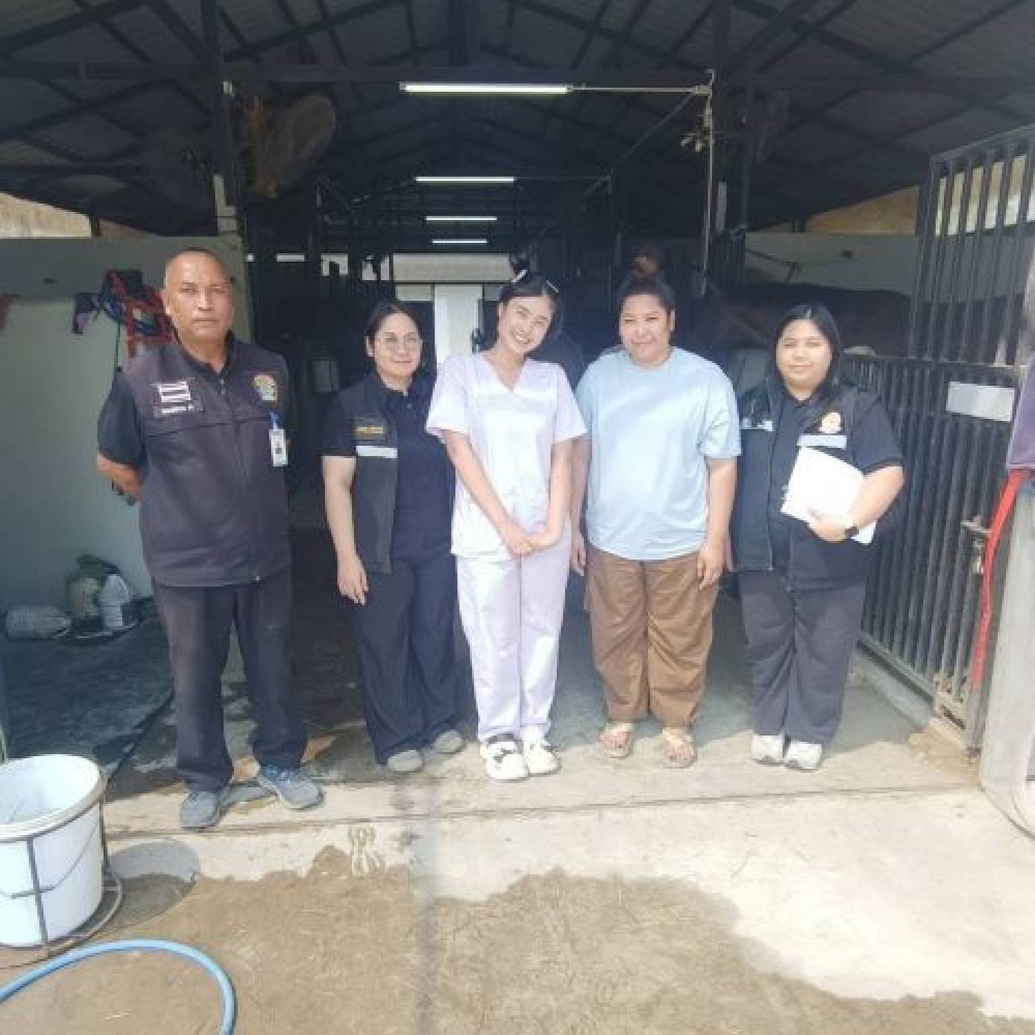  สำนักงานปศุสัตว์จังหวัดปทุมธานี ร่วมตรวจรับรองที่พักซากสัตว์  เพื่อการบริโภคภายหลังการนำเข้าภายในราชอาณาจักร ณ อำเภอธัญบุรี