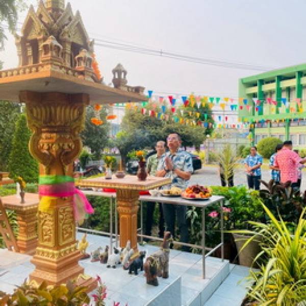 ปศุสัตว์ชัยนาท สืบสานประเพณีวันปีใหม่ไทย รดน้ำดำหัว สร้างความสามัคคีในองค์กร