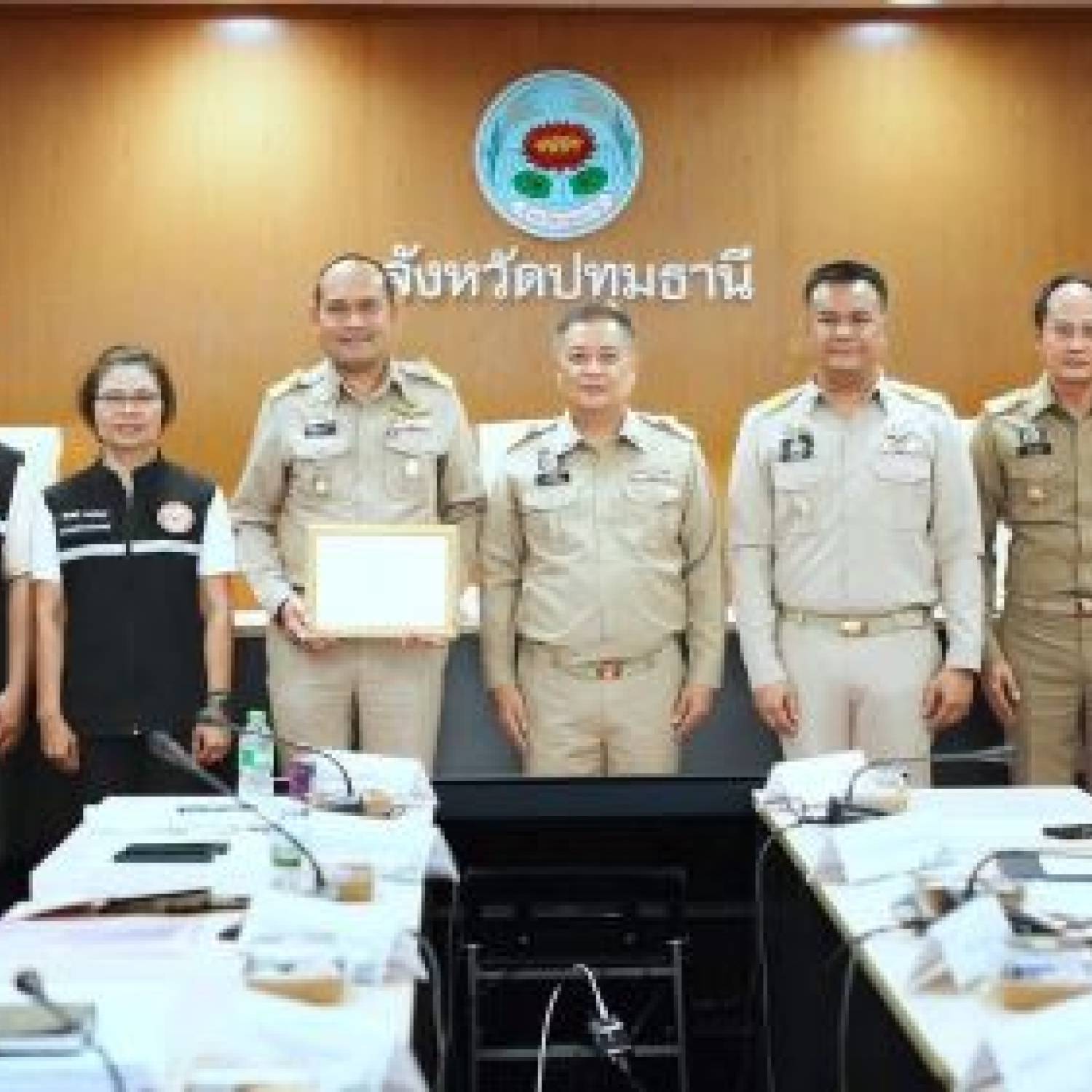 สำนักงานปศุสัตว์จังหวัดปทุมธานี ร่วมพิธีการมอบเกียรติบัตรการรับรองเป็นพื้นที่ปลอดโรคพิษสุนัขบ้า ในระดับท้องถิ่น 2569