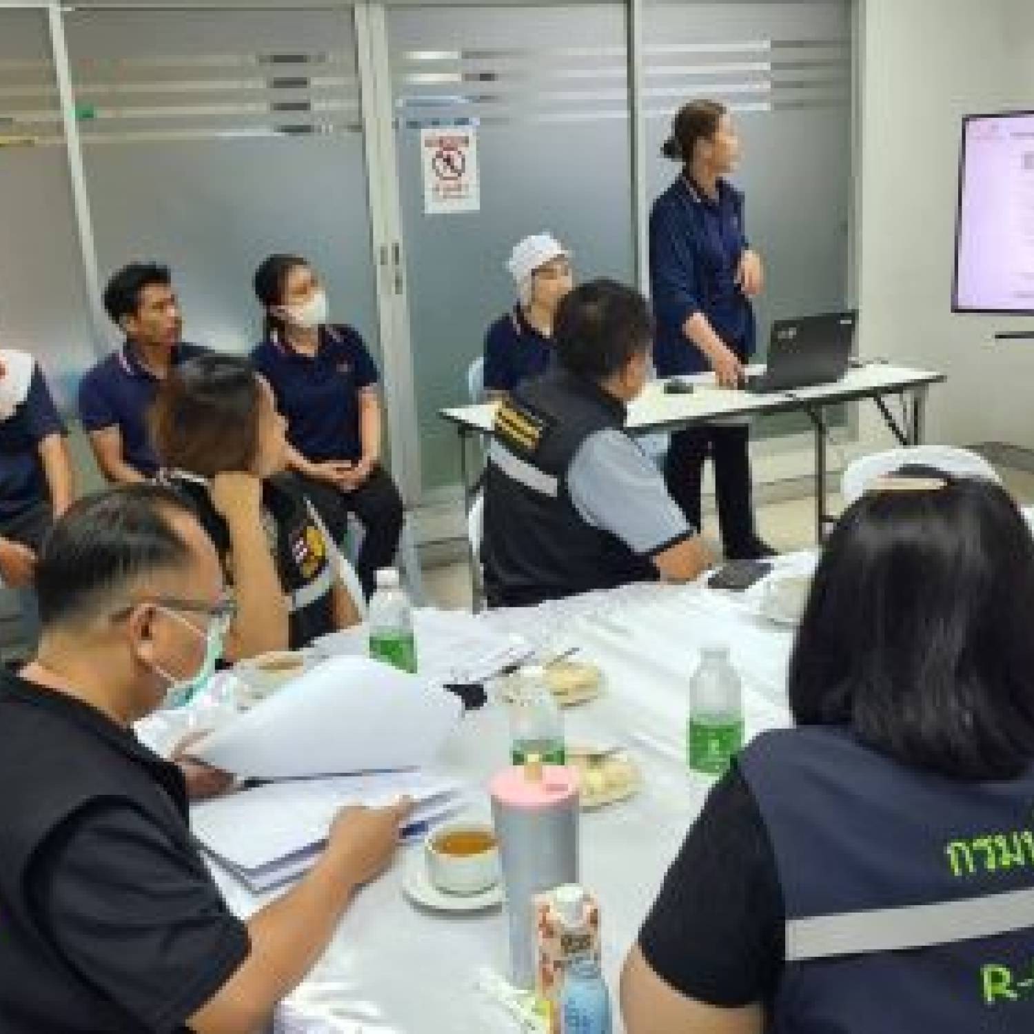 สำนักงานปศุสัตว์จังหวัดปทุมธานีร่วมตรวจต่ออายุการขออนุญาตเข้าใช้งานการเคลื่อนย้ายสัตว์ หรือซากสัตว์ภายในราชอาณาจักรทางระบบอิเล็กทรอนิกส์แบบพิเศษ ณ อำเภอคลองหลวง