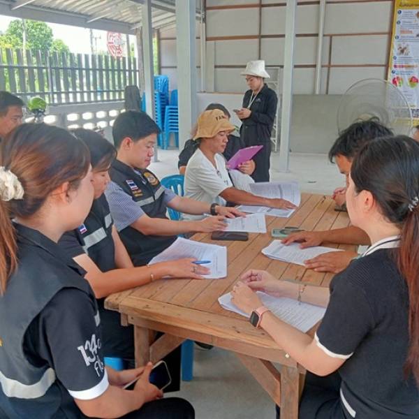 ให้คำแนะนำการปฏิบัติทางการเกษตรที่ดีสำหรับฟาร์มผึ้งชันโรง