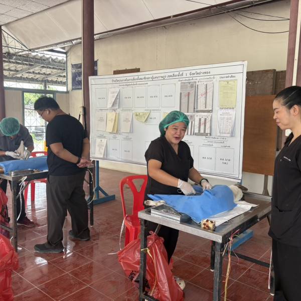 สำนักงานปศุสัตว์จังหวัดอ่างทอง กลุ่มพัฒนาสุขภาพสัตว์ สำนักงานปศุสัตว์อำเภอเมืองอ่างทอง ออกหน่วยสัตวแพทย์เคลื่อนที่