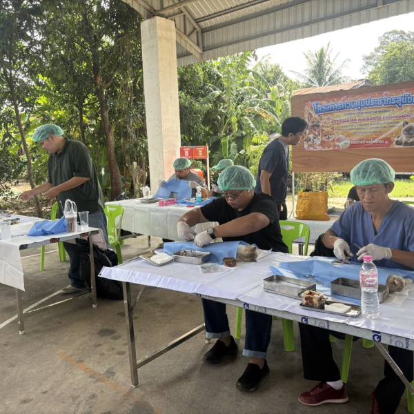 สำนักงานปศุสัตว์จังหวัดอ่างทอง กลุ่มพัฒนาสุขภาพสัตว์ สำนักงานปศุสัตว์อำเภอเมืองอ่างทอง สำนักงานปศุสัตว์อำเภอโพธิ์ทอง สำนักงานปศุสัตว์อำเภอป่าโมก สำนักงานปศุสัตว์อำเภอสามโก้ ออกหน่วยสัตวแพทย์เคลื่อนที่
