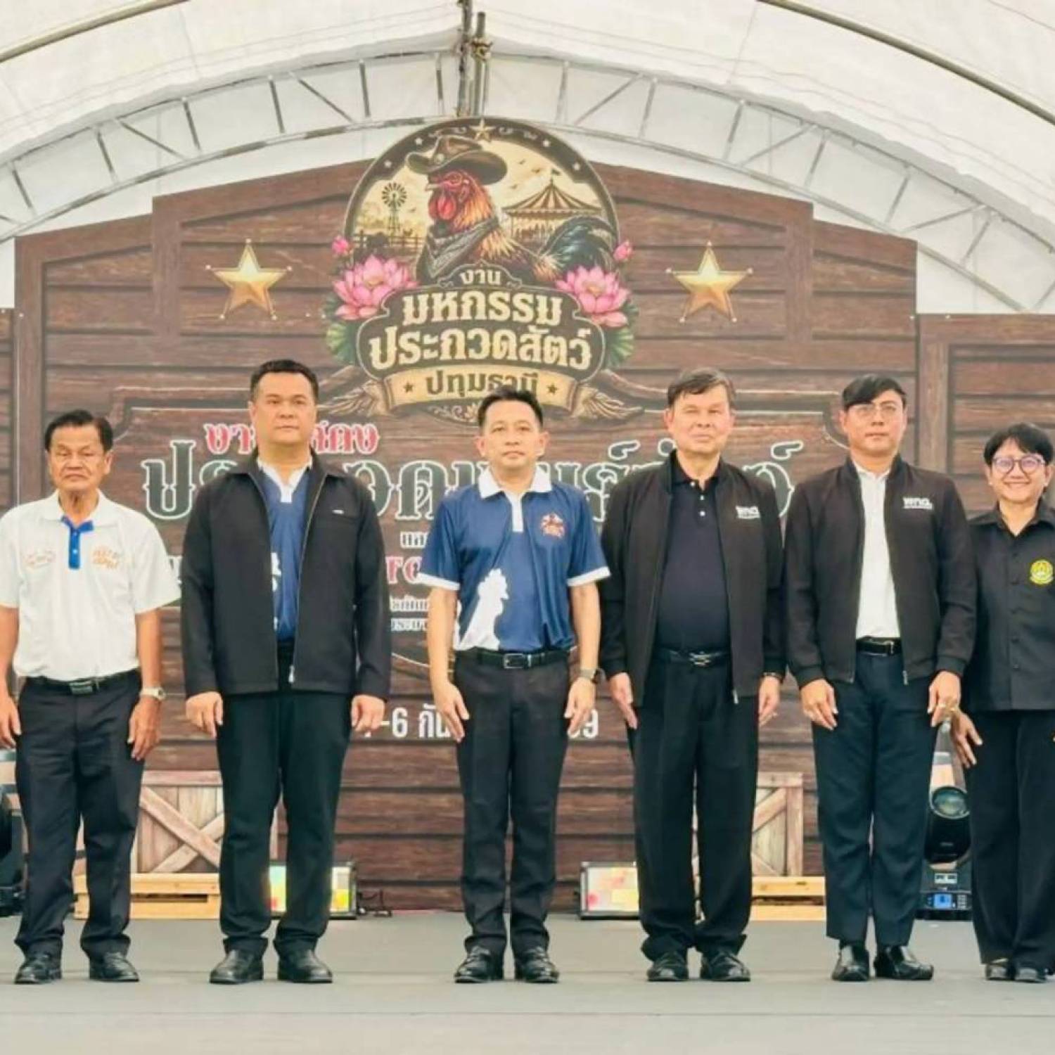 สำนักงานปศุสัตว์จังหวัดปทุมธานี ร่วมจัดงานมหกรรมประกวดสัตว์ปทุมธานี พิธีเปิดงานและมอบถ้วยเกียรติยศให้ กับเกษตรกรผู้มาประกวดไก่