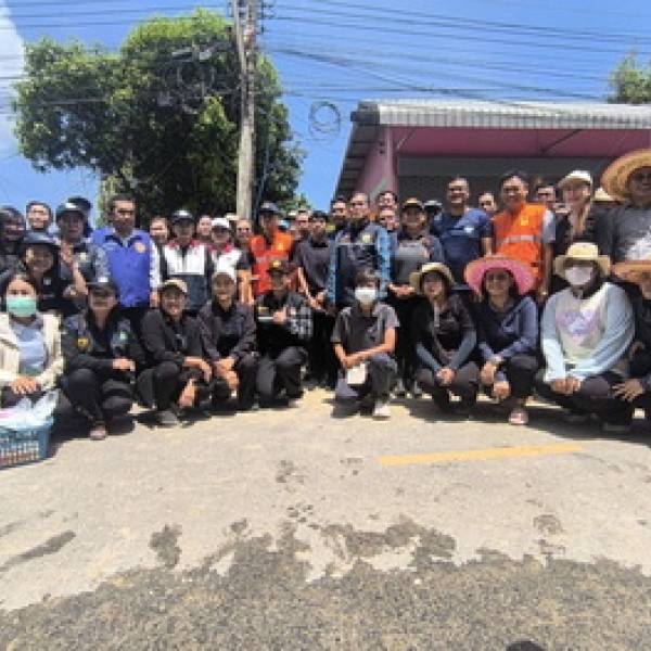 ปศุสัตว์ชัยนาท ร่วมทีมผู้ว่าราชการจังหวัดชัยนาทและประชาชน ป้องกันน้ำท่วมในพื้นที่