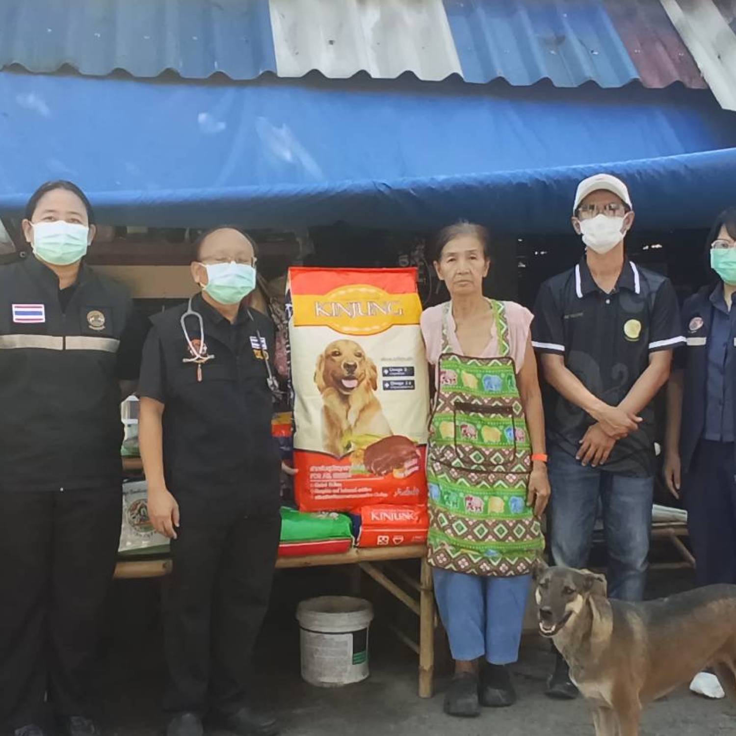 สำนักงานปศุสัตว์จังหวัดปทุมธานี ร่วมกับ สำนักงานปศุสัตว์เขต1 ร่วมตรวจเยี่ยม ดูแลสุขภาพสัตว์ และมอบอาหารสัตว์ในสถานสงเคราะห์สัตว์ป้ามณี เพื่อช่วยเหลือในพื้นที่อุทกภัย จังหวัดปทุมธานี