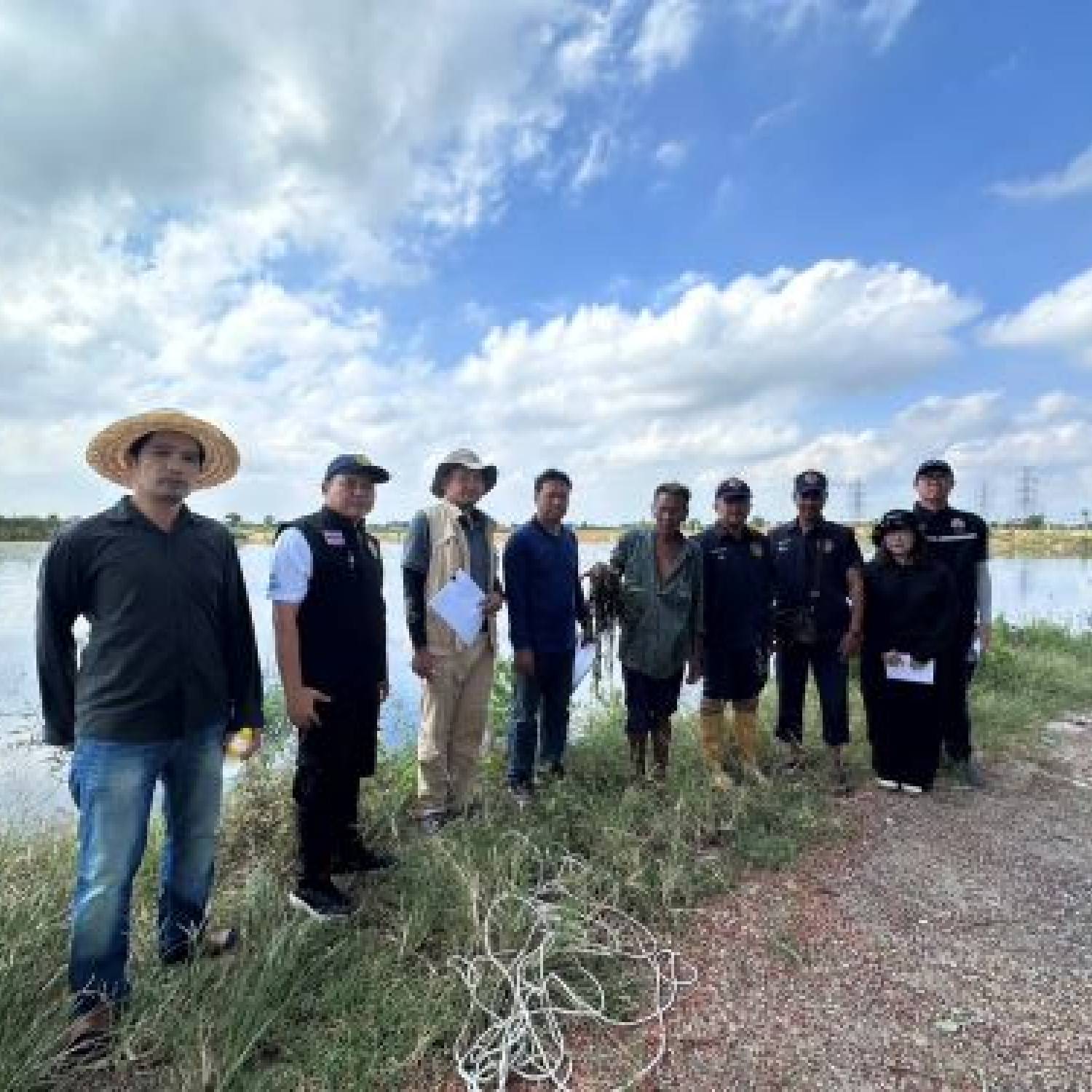 สำนักงานปศุสัตว์จังหวัดปทุมธานี ลงพื้นที่ร่วมตรวจสอบความเสียหายด้านการเกษตร ประมง ปศุสัตว์(อำเภอสามโคก) 