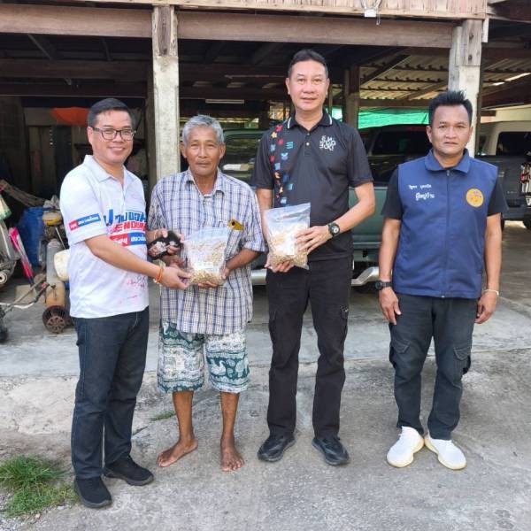 ปศุสัตว์จังหวัดสิงห์บุรี ออก ร่วมกับจังหวัดสิงห์บุรี ลงพื้นที่ตรวจเยี่ยมและมอบสิ่งของช่วยเหลือกลุ่มเปราะบาง ในพื้นที่อําเภอค่ายบางระจัน