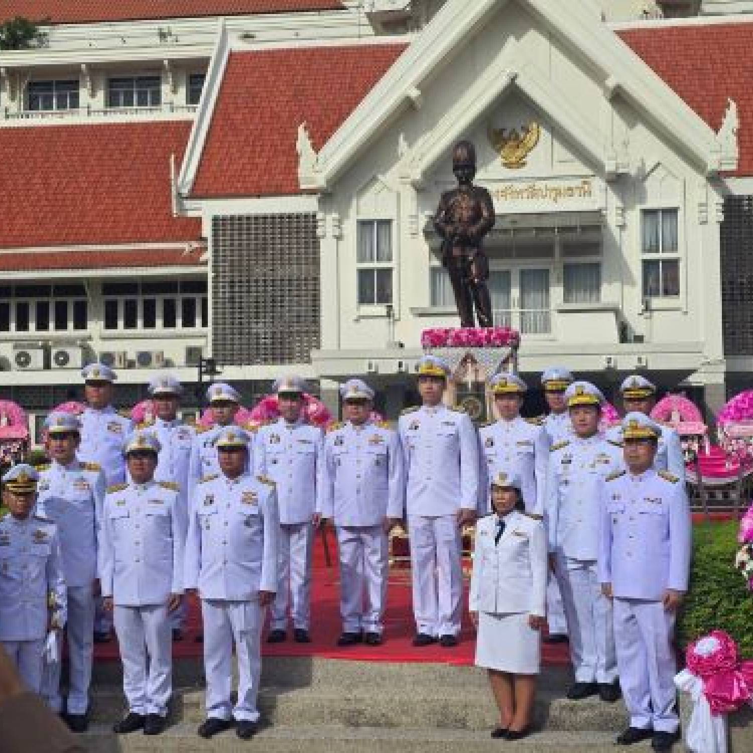 เข้าร่วมพิธีวางพวงมาลาราชสักการะ เนื่องในวันปิยมหาราช จังหวัดปทุมธานี