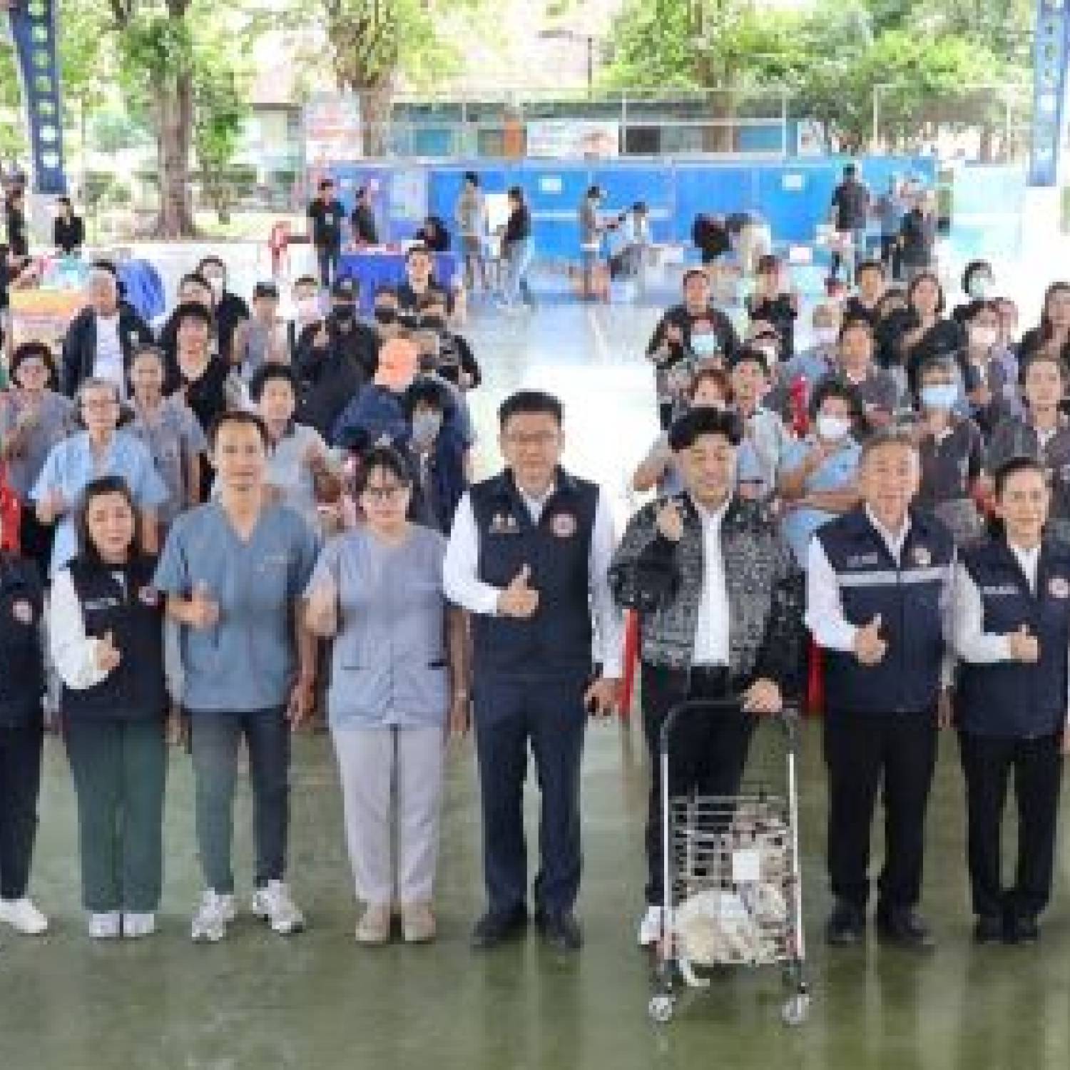 สำนักงานปศุสัตว์จังหวัดปทุมธานี ร่วมกับเทศบาลนครรังสิต ประชาสัมพันธ์ให้ความรู้เรื่องโรคพิษสุนัขบ้า ฉีดวัคซีนป้องกันโรคพิษสุนัขบ้าและควบคุมประชากรสุนัขและแมวโดยการผ่าตัดทำหมัน